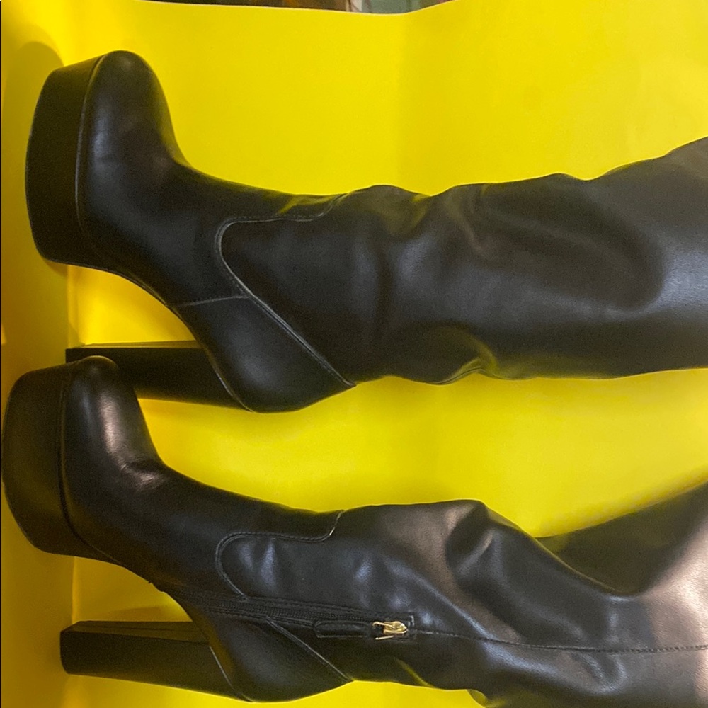 Jennifer Lopez Black Knee-High Heeled Boots